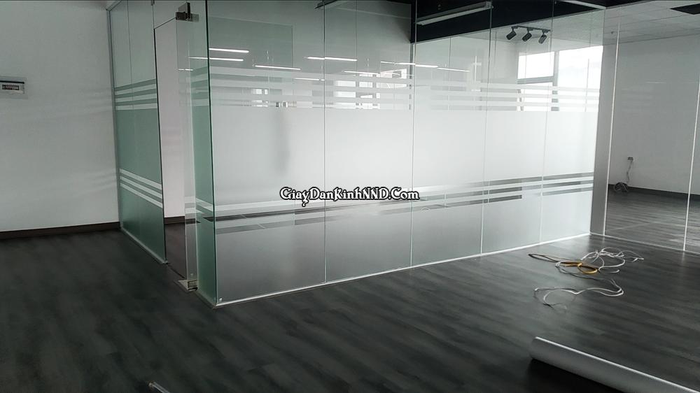 Ảnh thi công thực tế Dán kính mờ công ty Đại Phát