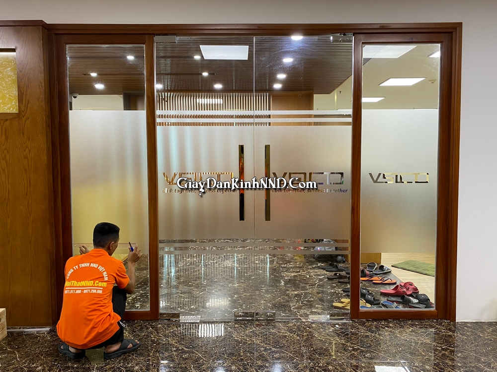 Cắt CNC decal mờ vừa mang giá trị thẩm mỹ cao, lại vừa dễ dàng thi công