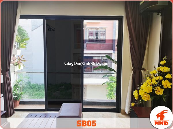 Ảnh thực tế phim cách nhiệt Smoke Black 05 (SB05)