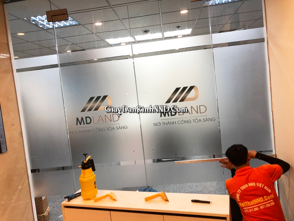 In decal dán kính cho MB Land