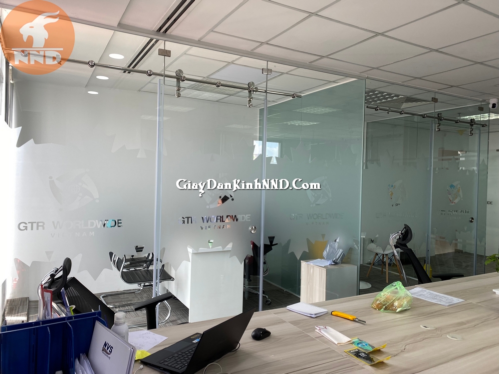 Cắt decal và in decal mờ dán kính nghệ thuật cho GTR WORLDWIDE VietNam