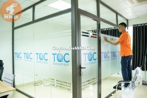 Dán kính văn phòng công ty Cổ Phần TQC SOLUTION
