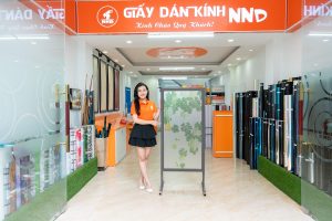 Tranh dán kính 3D in trên chất liệu decal mờ với công nghệ in UV 2 lớp hiện đại nhất hiện nay.