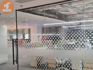 cắt cnc decal mờ hình quả trám thi công cực khó nhưng siêu đẹp