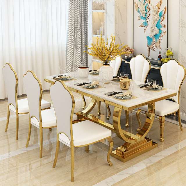 Ảnh 11: Bàn ăn bố trí trong nhà bếp thiết kế theo phong cách tân cổ điển