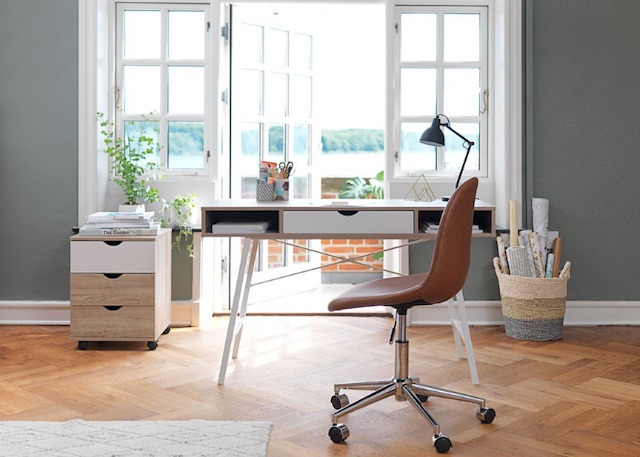Cách Trang Trí Bàn Làm Việc Bằng Đồ Vật Đẹp, Ấn Tượng 13 Bàn làm việc với các vật dụng trang trí đơn giản