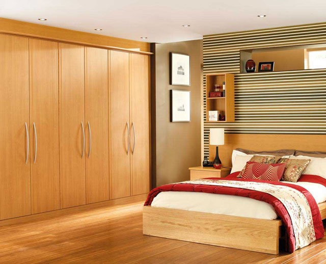 Những điều cấm kỵ khi để quần áo trong phòng ngủ cần tránh 1 Bố trí tủ quần áo trong phòng ngủ đúng phong thủy mang tới nhiều điều may mắn, thuận lợi