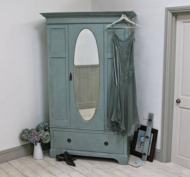 Tổng Hợp Các Ý Tưởng Trang Trí Tủ Quần Áo Đẹp Lung Linh 8 Tủ quần áo theo phong cách vintage nhẹ nhàng