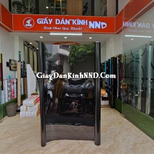 Ảnh chụp phim dán kính chắn sáng Black Out