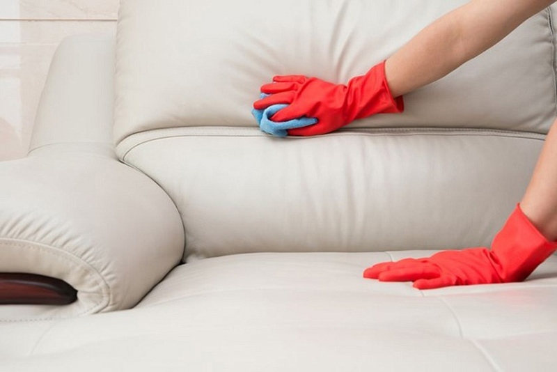 Tổng Hợp Các Cách Vệ Sinh Ghế Sofa Da Cực Sạch 2024 2 Cách vệ sinh ghế sofa da bằng khăn