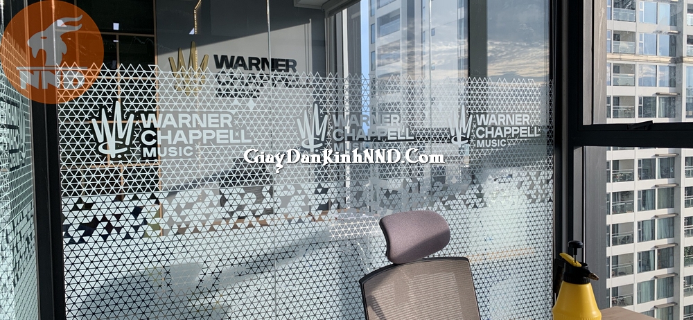 In decal trong dán kính văn phòng siêu đẹp tại HCM