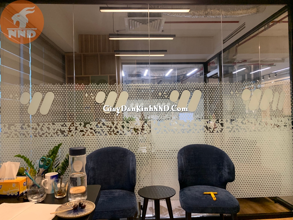 In decal trong dán kính văn phòng siêu đẹp tại HCM