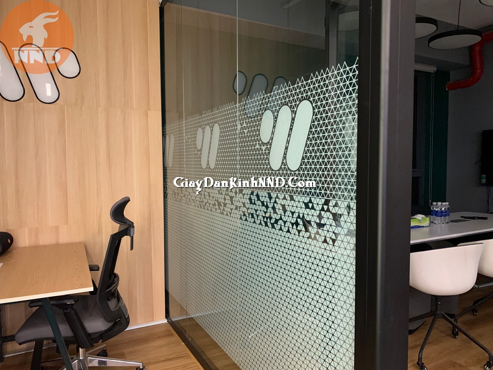 In decal trong dán kính văn phòng siêu đẹp tại HCM