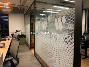 In decal trong dán kính văn phòng siêu đẹp tại HCM