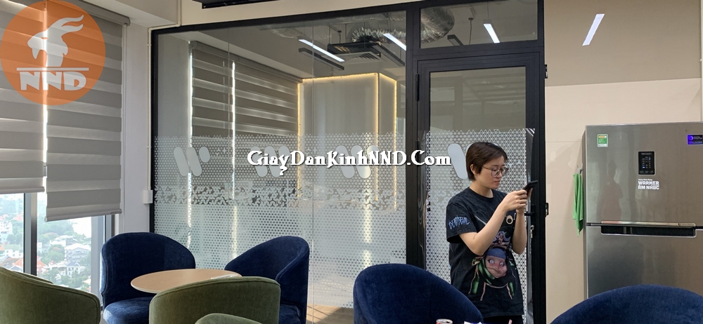 In decal trong dán kính văn phòng siêu đẹp tại HCM