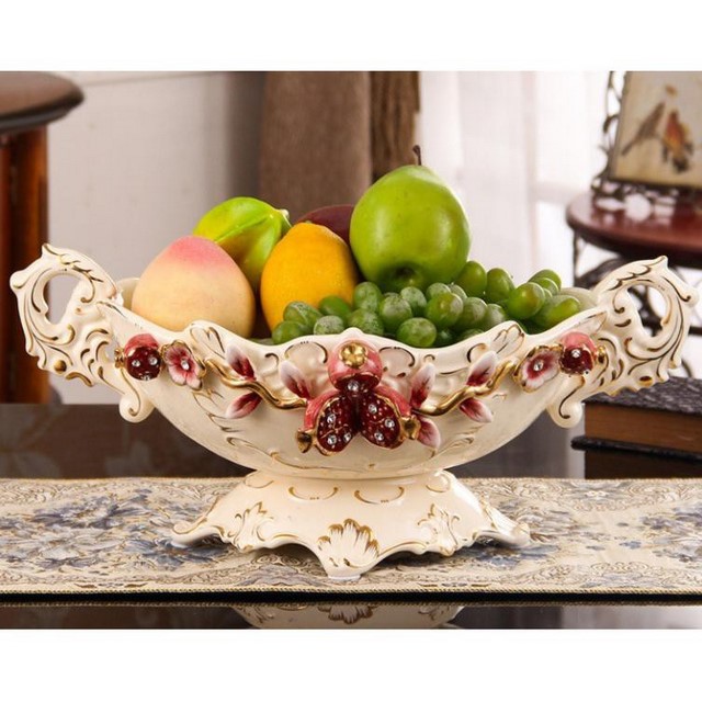 6+ Cách Trang Trí Bàn Uống Nước Phòng Khách Đẹp 6 Ảnh 6: Đĩa hoa quả tươi bắt mắt đặt trên bàn uống nước