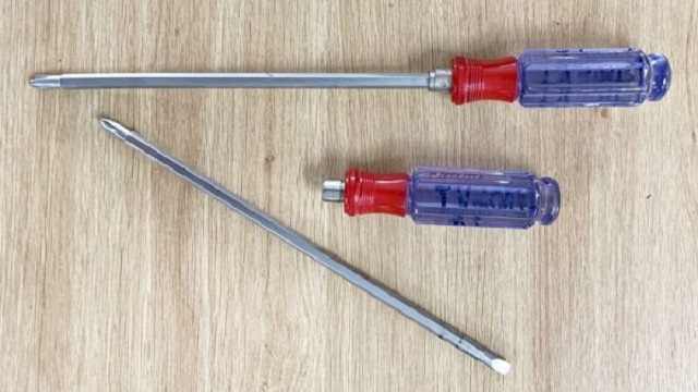 Hướng Dẫn Từ A -Z Cách Lắp Bàn Làm Việc Cực Đơn Giản 1 Chuẩn bị các vật dụng cần thiết khi lắp bàn làm việc