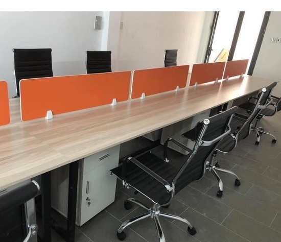 Cụm Bàn Làm Việc 10 Người 6m Vách Ngăn Nhựa – CBLVVP07 4 Cụm Bàn Làm Việc 10 Người 6m Vách Ngăn Nhựa – CBLVVP07