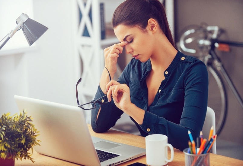 Điều Chỉnh Tư Thế Ngồi Làm Việc Đúng Cho Dân Văn Phòng 6 Ngồi đúng tư thế giúp hạn chế cận thị và các tật về mắt
