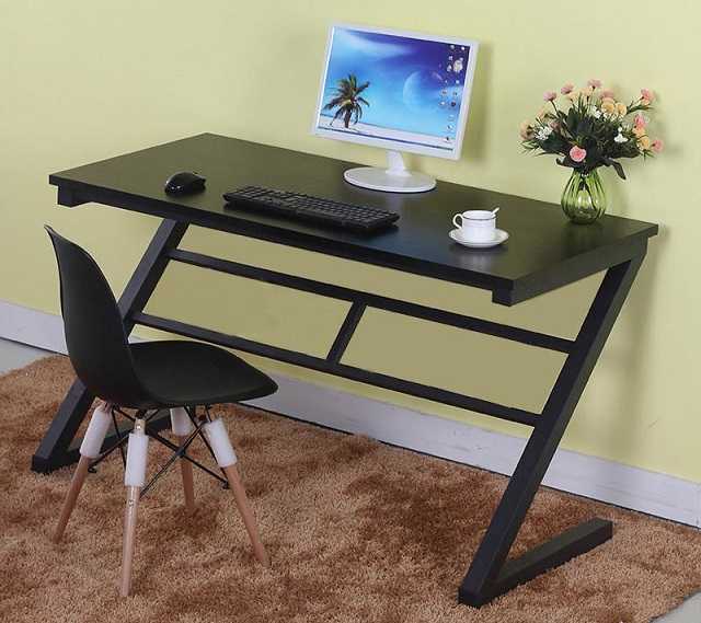 Hướng Dẫn Từ A -Z Cách Lắp Bàn Làm Việc Cực Đơn Giản 4 Thực hiện nối phần khung với phần mặt bàn làm việc
