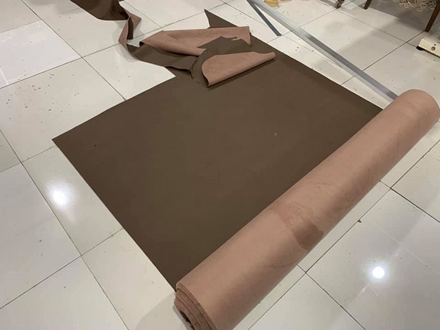 Hướng Dẫn Cách Tự Bọc Ghế Sofa Đơn Giản Nhất 8 Tiến hành cắt da may áo bọc ghế sofa