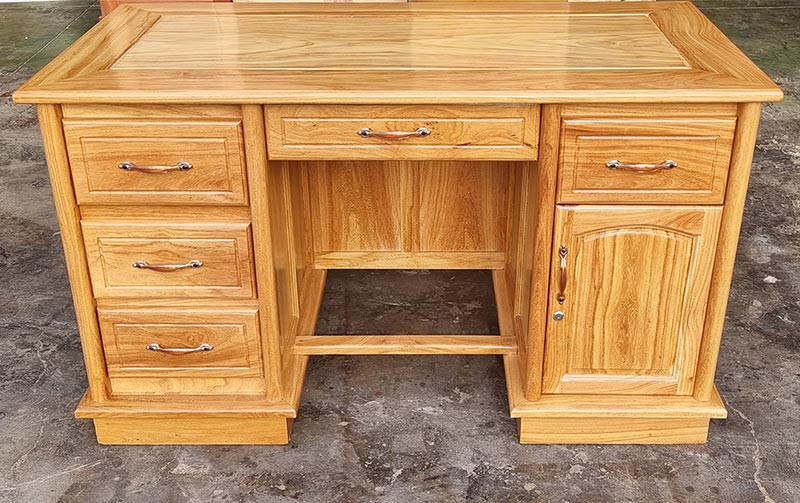 Bàn làm việc gỗ Gõ Đỏ Có Kê Chân - BLVGVP42