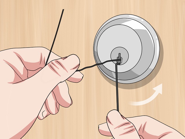 +10 Cách Mở Ổ Khóa Khi Bị Mất Chìa Đơn Giản, Hiệu Quả 1 Bỏ túi ngay cách mở ổ khóa khi mất chìa nhờ kẹp tăm hoặc kẹp giấy