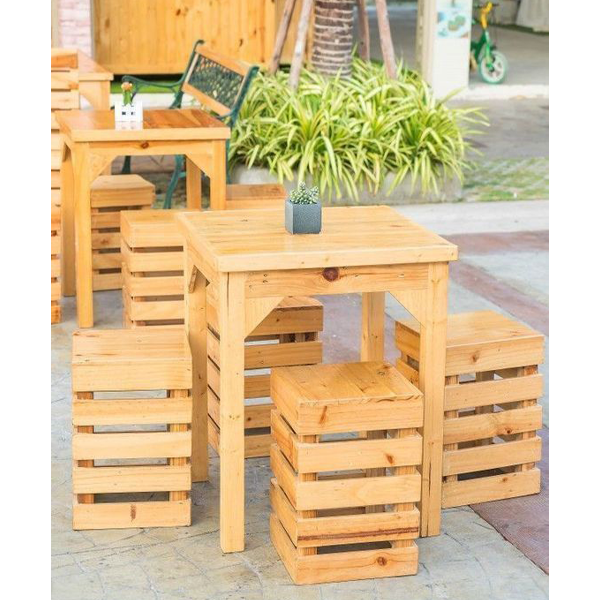 Bàn ghế cafe phê pallet gỗ thông hình vuông - BGCVP16