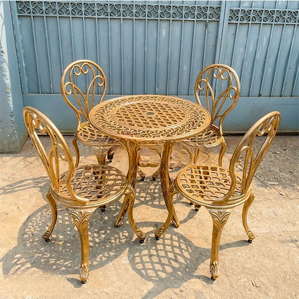 Bàn ghế cafe nhôm đúc màu vàng đồng sang trọng