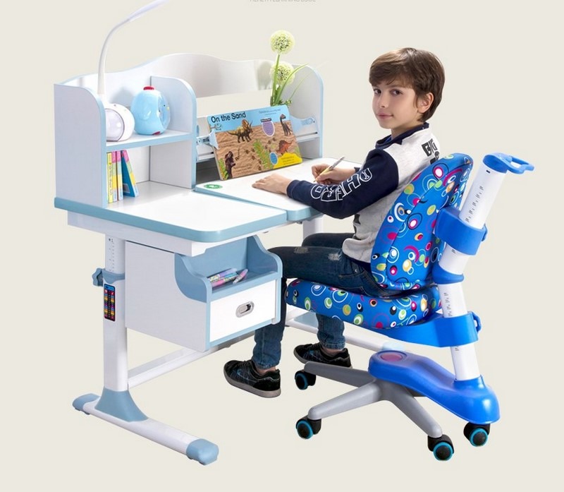 Bàn học giúp giảm thiểu tối đa nguy cơ mắc các bệnh học đường