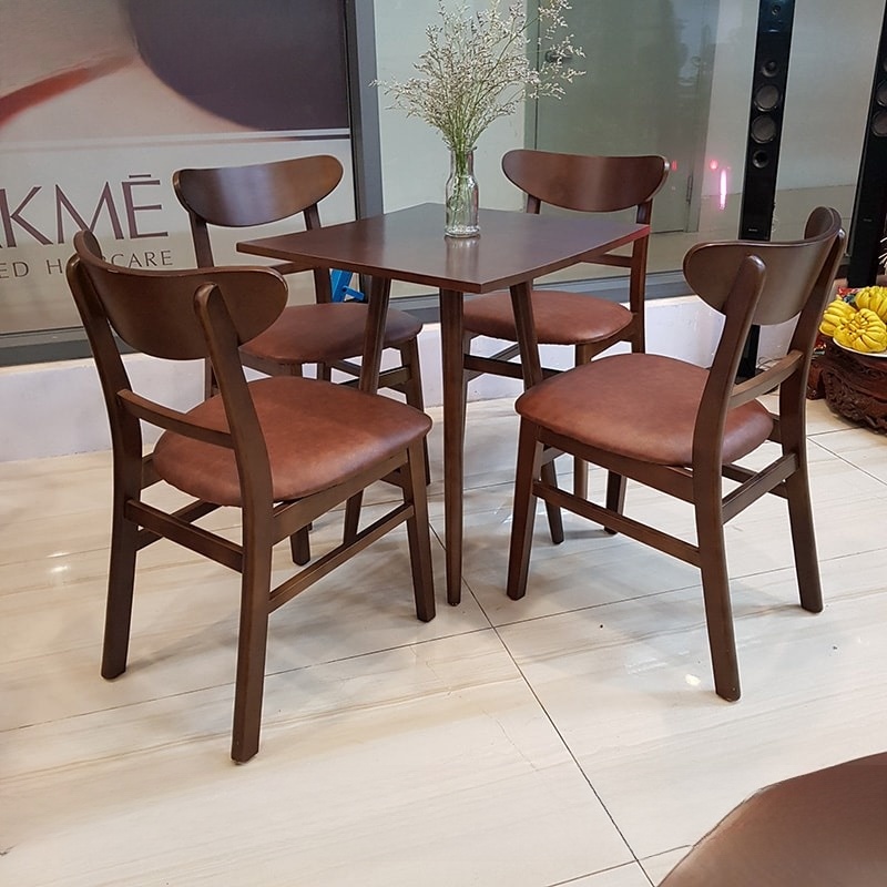 Bộ bàn ghế cafe màu nâu, mặt bàn vuông, ghế có nệm da êm ái