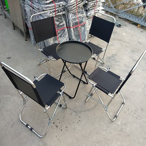 Bàn ghế inox có thể gập gọn tiện lợi, phù hợp quán trà chanh vỉa hè hoặc đi cắm trại