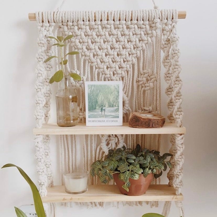Kệ Macrame trang trí với những nút thắt đặc trưng