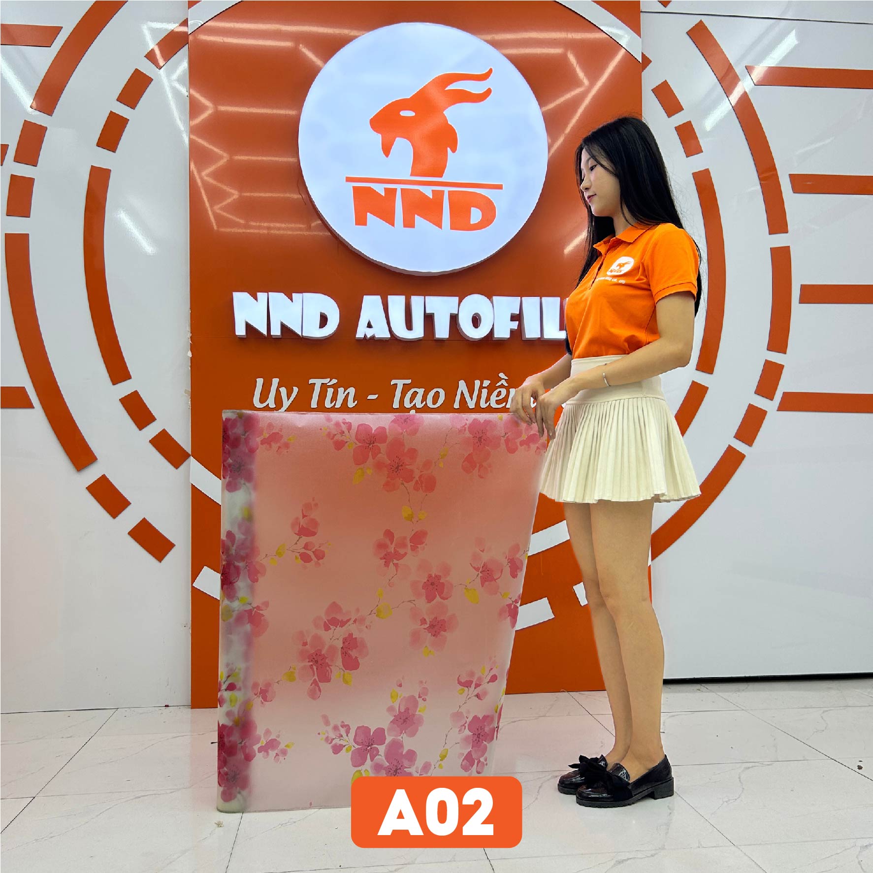 Giấy dán kính bông đào đỏ mã A02