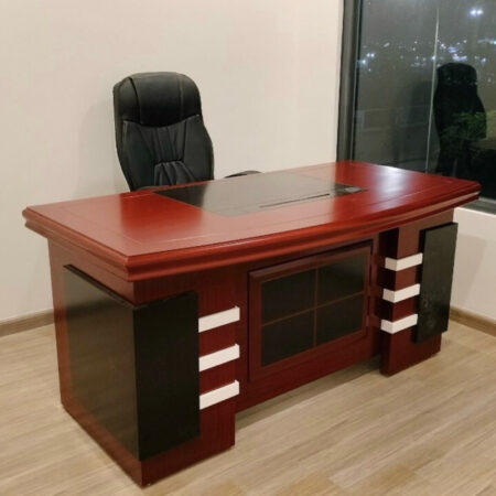 Bàn Giám Đốc Yếm Đen Kẻ Ô Gỗ Công Nghiệp 1m6 – BGDVPXP17