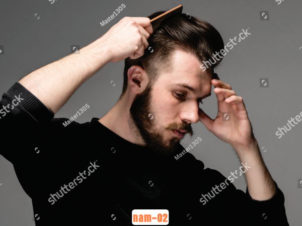 Tranh tóc dán kính mã nam-02