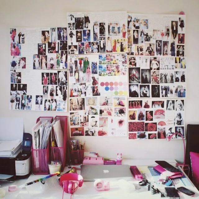 Dùng băng keo dán cố định các loại poster yêu thích