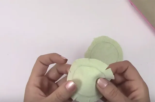 Cắt xung quanh hình tròn