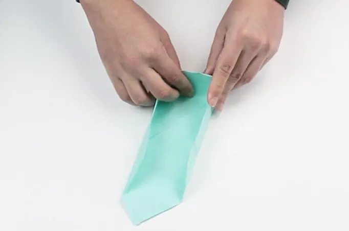 Cố gắng gấp đầu nhọn vào trong