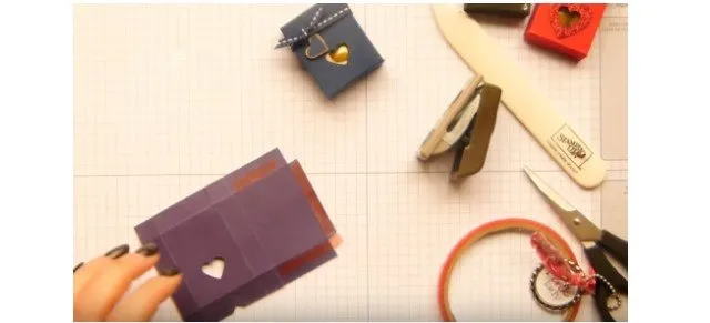 Bước 6: Xếp hộp giấy hình chữ nhật thành hình hộp