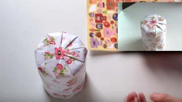 Dùng hình dán dán lên