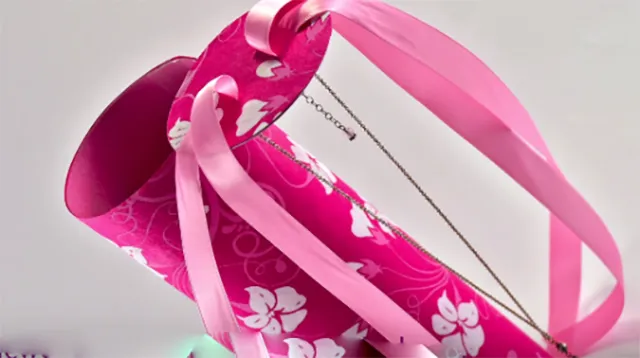 Gắn sợi dây chuyền vào cùng ruy băng