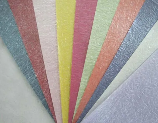 Giấy Crumpled paper có độ dày tương đối, dùng để gói quà