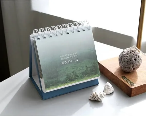 Mẫu lịch để bàn đơn giản