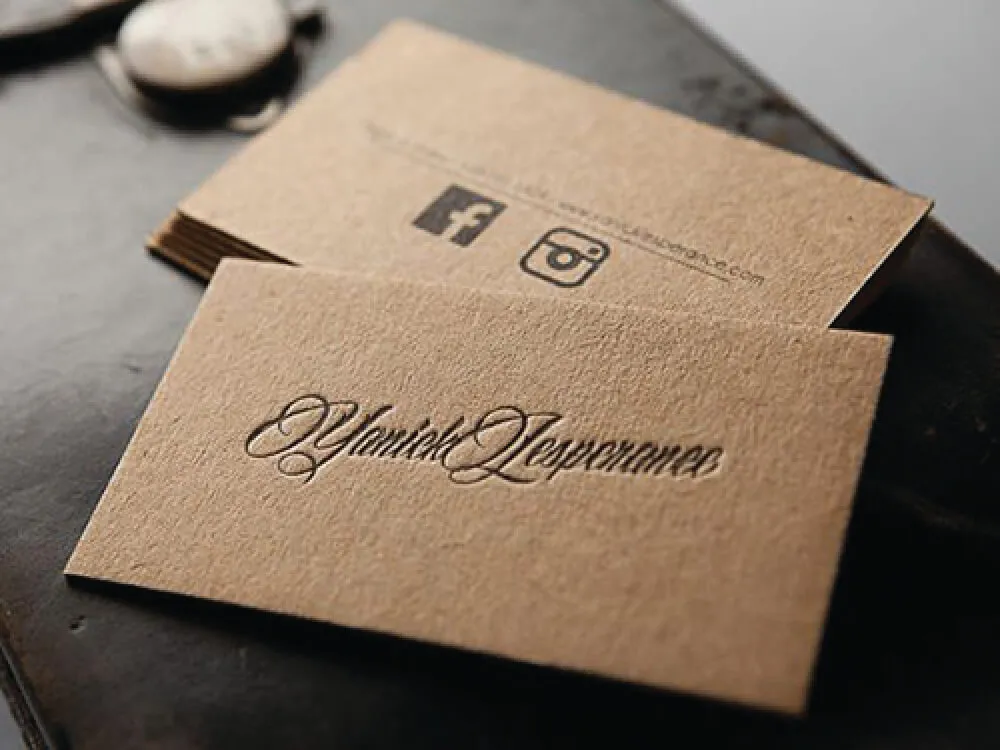 Name tag được làm từ giấy kraft