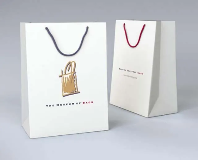 Túi giấy Duplex với quai xách tiện lợi đựng quần áo