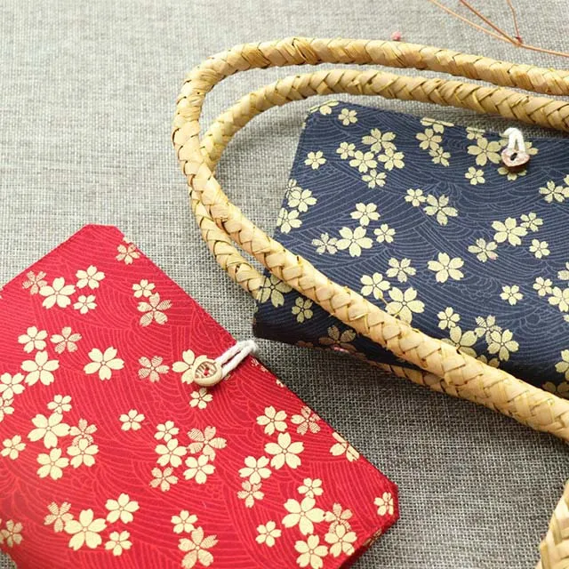 Sổ tay bìa vải hoa với gáy còng, kích thước A5 nhỏ gọn