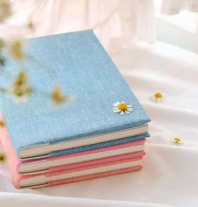 Những cuốn sổ handmade bìa vải với nhiều màu sắc