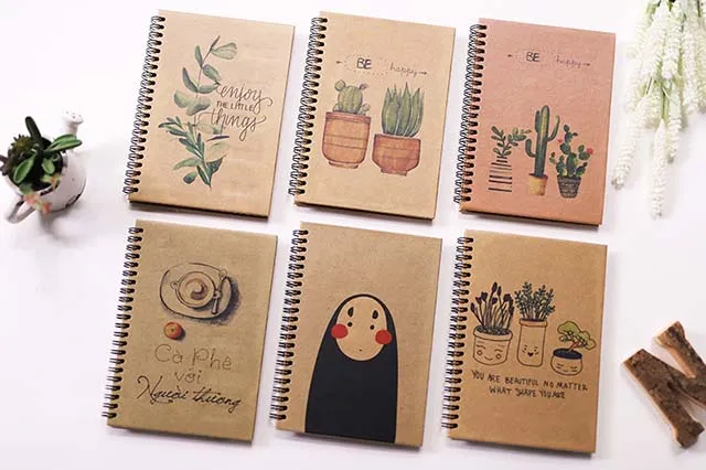 Những cuốn sổ tay handmade được làm từ bìa giấy cứng với nhiều hình ảnh ngộ nghĩnh