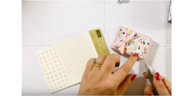 Bước 7 – Tạo cánh bướm trang trí